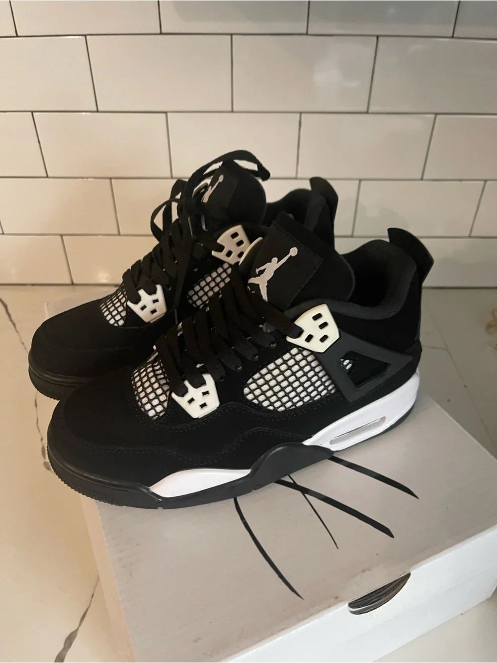 Men’s Retro 4 White Thunder Size 4.5.